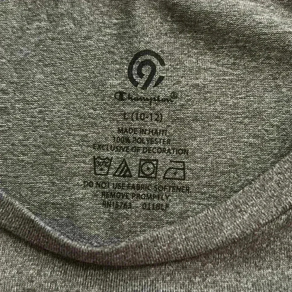 Girls, champion T-shirt. Size L 10/12 - Picture 3 of 3